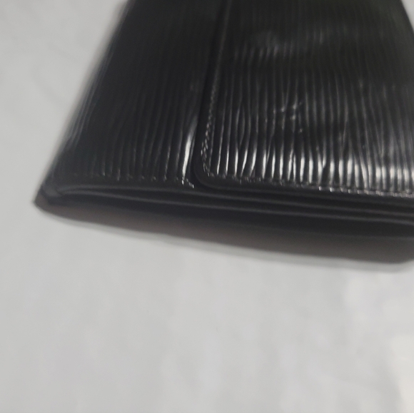 Louis Vuitton Epi Matte Leather Elise bi fold wallet in black. - Picture 3 of 11